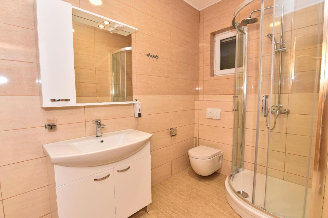 Sana 1 Apartment Vir